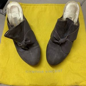 Cynthia Vincent Clog